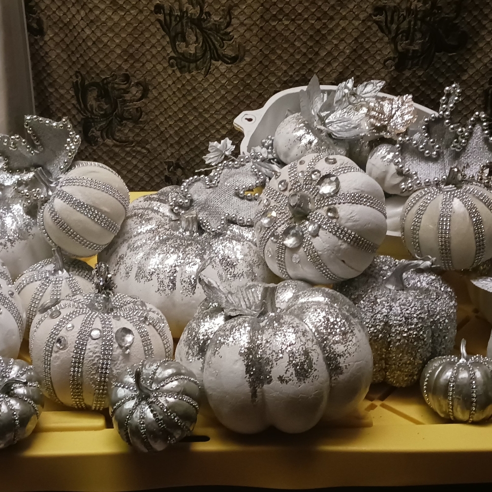 PUMPKINS GLAMMED/DIY